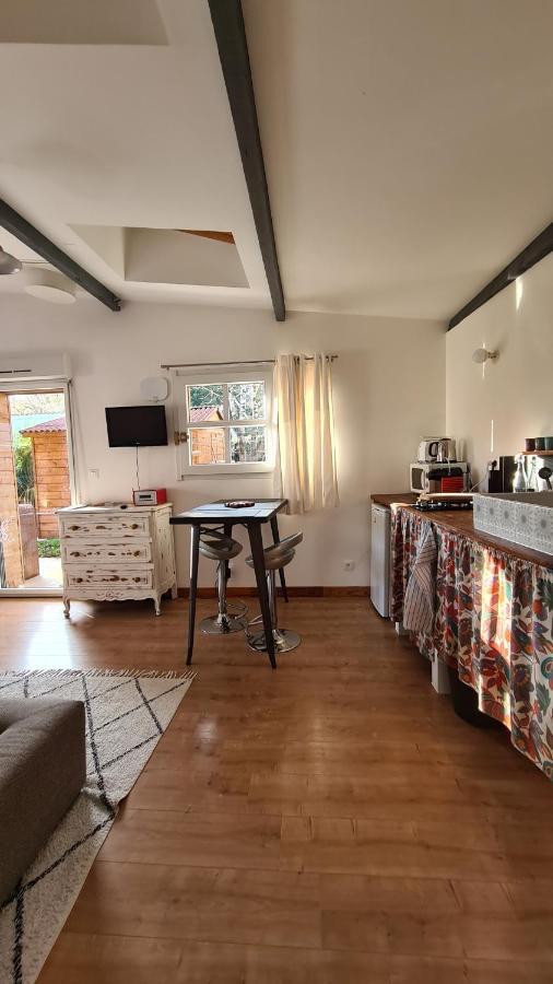 Charmant Logement Avec Parking Apartment Орво Екстериор снимка